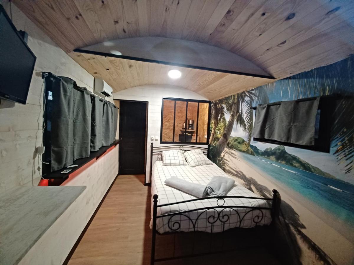 Roulotte Et Sauna De Tonton Bouvy Au Domaine Du Reuze Winnezeele Екстер'єр фото