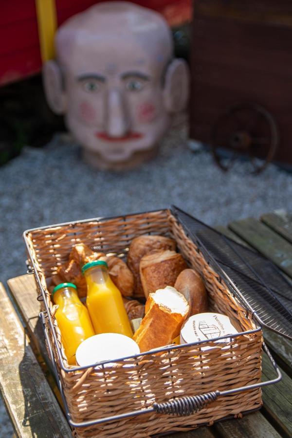 Roulotte Et Sauna De Tonton Bouvy Au Domaine Du Reuze Winnezeele Екстер'єр фото